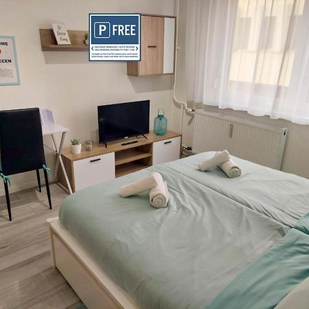 Aweshome City Apartment - 3 Bedrooms And Free Parking เดเบรตเซน ภายนอก รูปภาพ