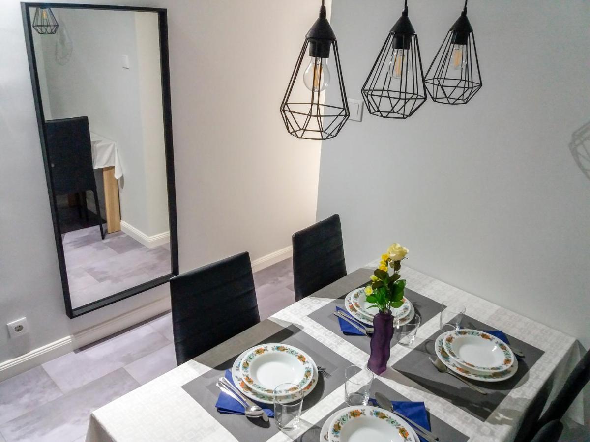 Aweshome City Apartment - 3 Bedrooms And Free Parking เดเบรตเซน ภายนอก รูปภาพ