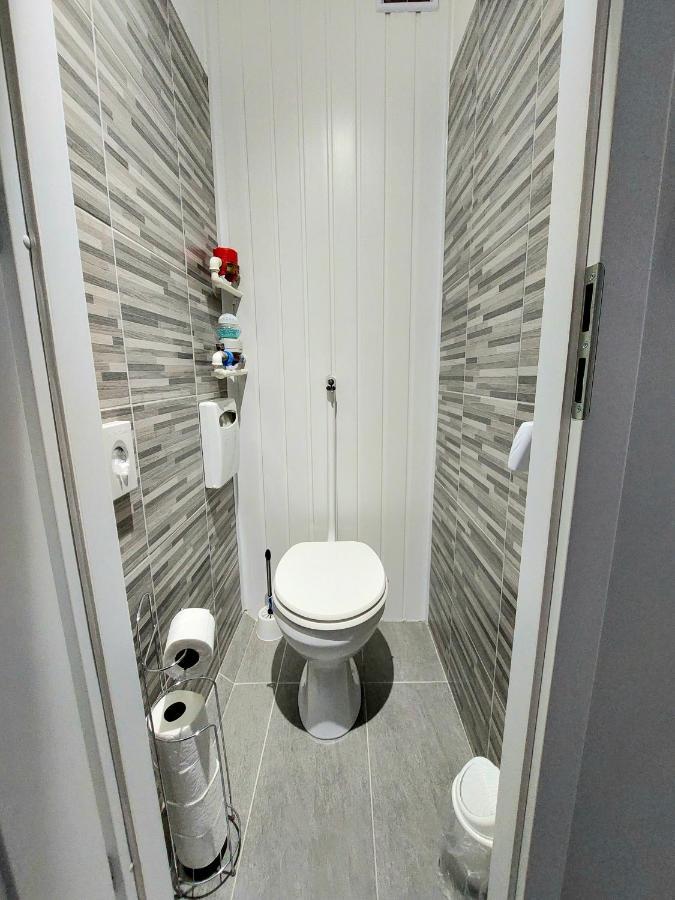 Aweshome City Apartment - 3 Bedrooms And Free Parking เดเบรตเซน ภายนอก รูปภาพ