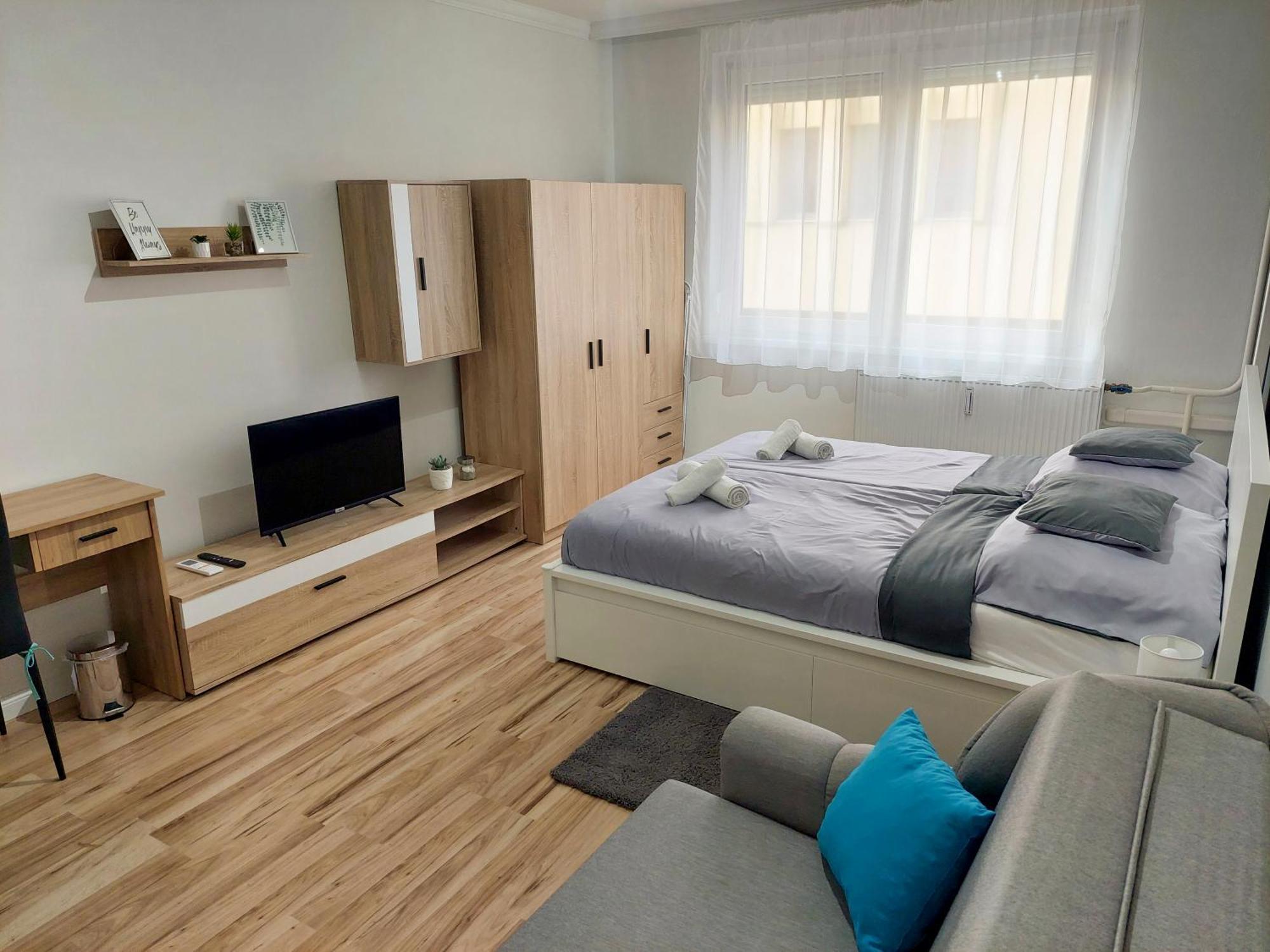Aweshome City Apartment - 3 Bedrooms And Free Parking เดเบรตเซน ภายนอก รูปภาพ